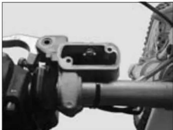 Beta RR 4T 400 (2008) - CONTROL DEL NIVEL DEL ACEITE DEL EMBRAGUE HIDRAULICO - 2