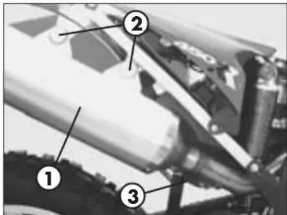 Beta RR 4T 400 (2008) - REPLACING THE EXHAUST-PIPE - 1