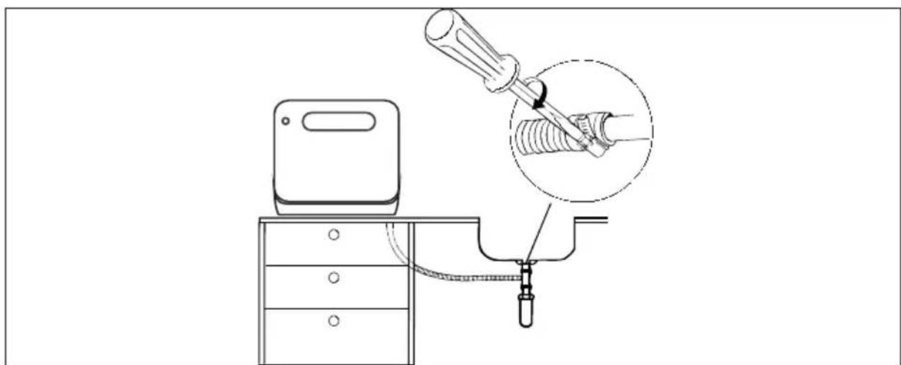 SILVERCREST SGW 860 A1 - Pripojenie hadice k sifónu na dreze - 2