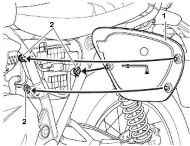 TRIUMPH Scrambler 1200 XC (2019) - Dépose du flanc gauche - 1