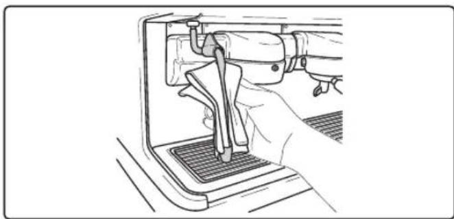 La Cimbali M39 Dosatron TE - WASSERDAMPF - UND HEISSWASSER STRAHLER - Ausführung des Vorgangs am Ende des Arbeitstages - 2