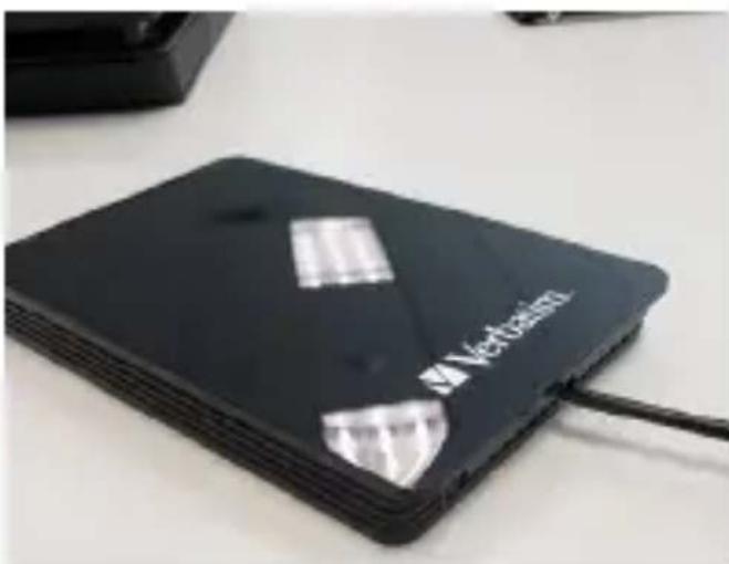 VERBATIM 70374 - Transformation du disque dur PS4™ en disque dur portatif - 1