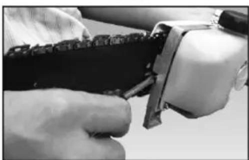 Greencut PP560L - MONTAGE DER SCHIENKETTE / FÜRUNGSSÄGE - 5