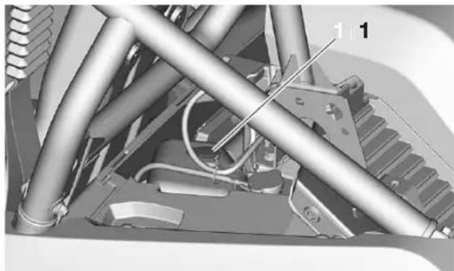YAMAHA YXZ1000R SS (2024) - Contrôle du niveau du liquide de refroidissement - 2