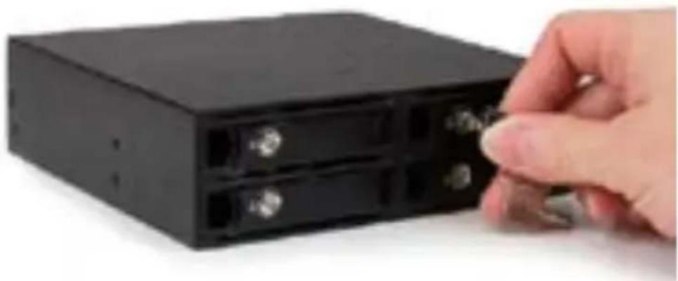 StarTech.com SATSASBP425 - HDDの取り外し手 顺 - 1