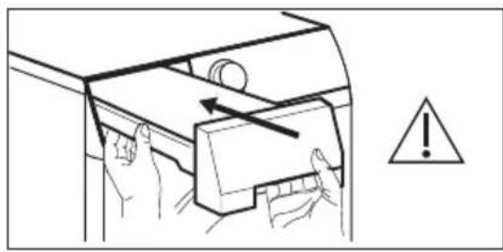 AEG TP7060TW - Svuotamento del contentatore dell'acqua - 4