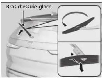 Honda CRV (2025) - Remplacement du balai en caoutchouc de l'essuie-glace de lunette - 1