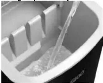 Igloo IGLICEB26BK - USO DE LA MÁQUINA AUTOMÁTICA PARA PREPARAR HIELO - 1