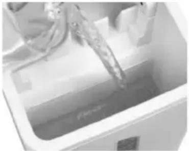 Igloo IGLICENSC26 - USO DE LA MÁQUINA AUTOMÁTICA PARA PREPARAR HIELO - 1