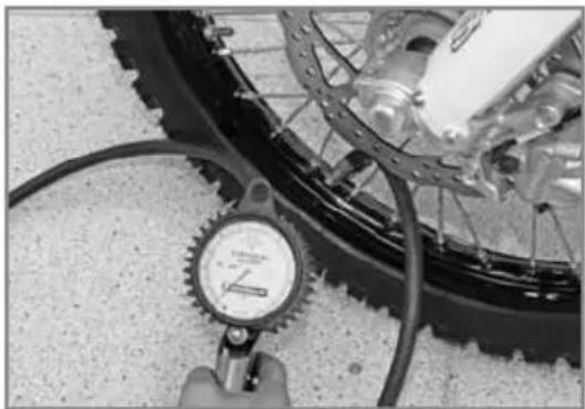 Sherco 450 SEF (2025) - REINSTALLING THE REAR WHEEL - 5