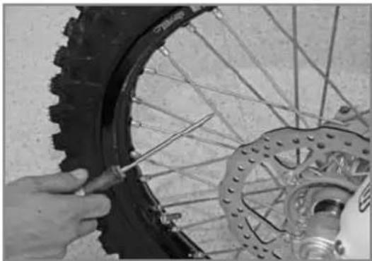 Sherco 450 SEF (2025) - CHECKING SPOKE TENSION - 1