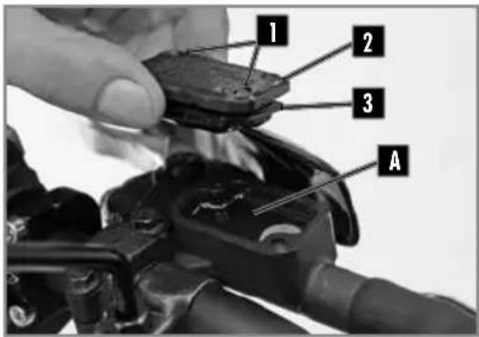 Sherco 450 SEF (2025) - RELLENADO DE LÍQUIDO DE FRENO DELANTERO - 1