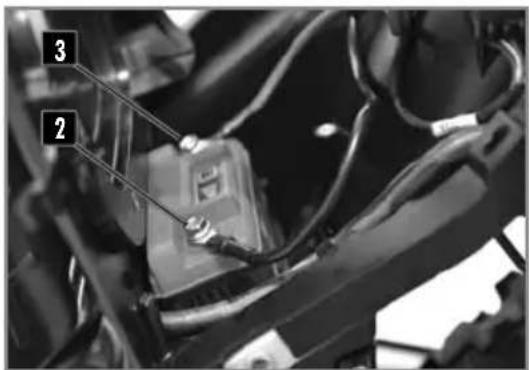 Sherco 450 SEF (2025) - EXTRACCIÓN DE LA BATERÍA - 1