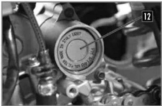 Sherco 450 SEF (2025) - REFILLING THE ENGINE WITH OIL - 1