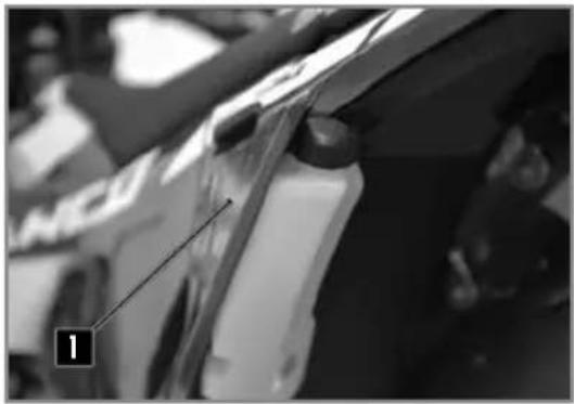 Sherco 450 SEF (2025) - CONTRÔLE DU NIVEAU DE LIQUIDE DE REFROIDISSEMENT - 1