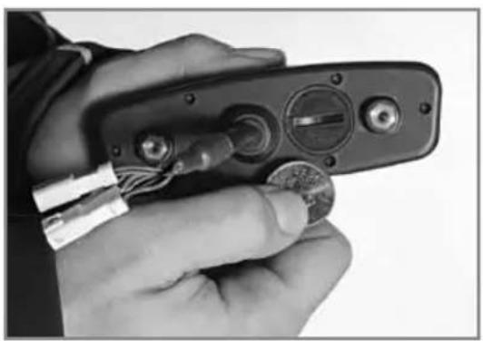 Sherco 450 SEF (2025) - REMPLACER LA BATTERIE DU COMPTEUR - 2