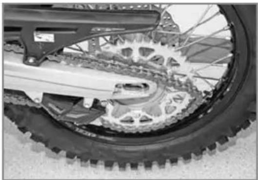 Sherco 450 SEF (2025) - REINSTALLING THE REAR WHEEL - 3