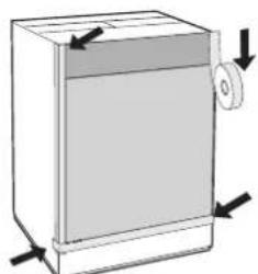 INDESIT IWME 127 - Aplicação do pailé de madeira à porta e inserimento da boa nos moveris: - 5