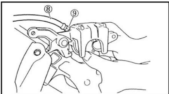 YAMAHA YZ125 (2000) - Passi della sostituzione delle pastiglie del freno: - 2