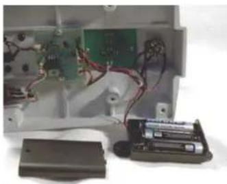CELESTRON 44102 - Installing Batteries for the LED Illuminator - 3