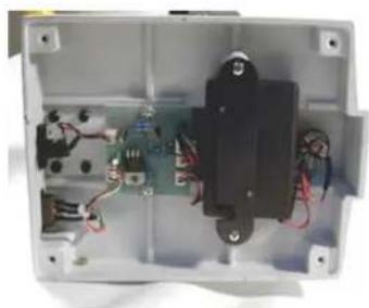 CELESTRON 44102 - Installing Batteries for the LED Illuminator - 2