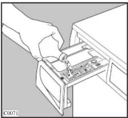 ELECTROLUX EWF14460 - Einfullen von Waschmittel und Weichspuler - 2