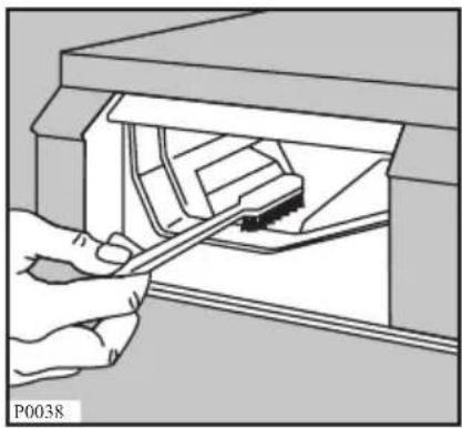 ELECTROLUX EWF14460 - Reinigung des Waschmittelschubladeneinschubs - 1