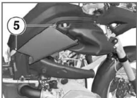 BMW R 1200 GS (2008) - 工アクリ一―を取り外す - 2
