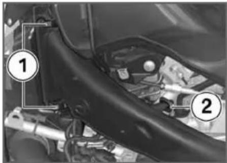BMW R 1200 GS (2008) - 工アクリ一―を取り外す - 5