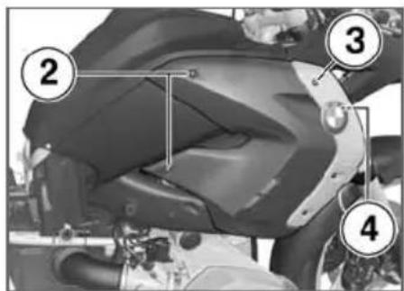 BMW R 1200 GS (2008) - 工アクリ一―を取り外す - 4