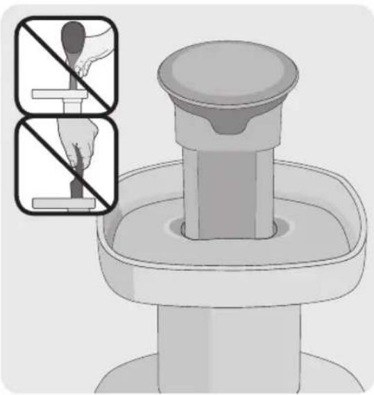 Hurom H16 HQ - On observe de fines lignes ou des marques de rayures autour de la vis de pressage. - 2