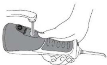 Waterpik WP462E1 - Füllen des Wassertanks - 1