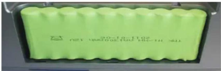 Humantechnik LA90 - Az akkumulator behelyezese - 1