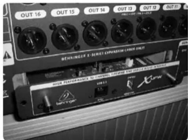 BEHRINGER XUF Interface - Pour installer une carte d'interface E/S : - 1