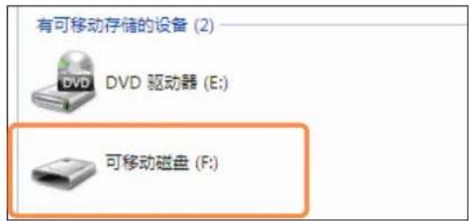 SAMSUNG NPP580E - 按照指示方向将卡插入多媒体卡插槽。 - 5