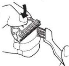 PANASONIC ER2171 - Reinigen van de trimmer - 3
