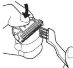 PANASONIC ER2171 - Nettoyage de la tondeuse - 3