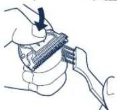 PANASONIC ER2061 - Reinigung des Bart-/Haarschneiders - 3