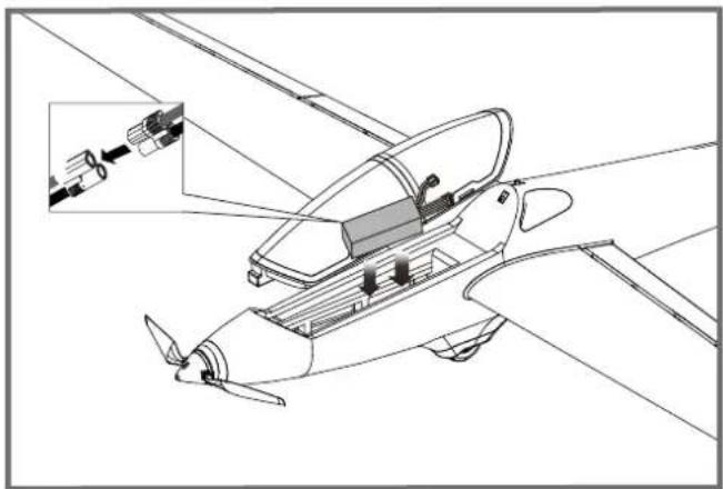 FMS Fox Glider - Einsezen des Akkus - 1