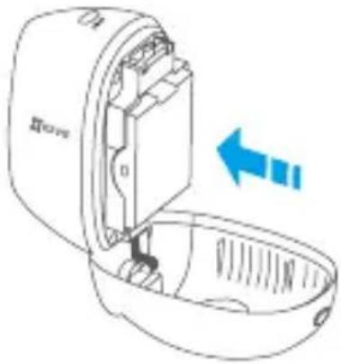 EZVIZ C3A - Passo 1 Inserimento della batteria nella telecamera - 2