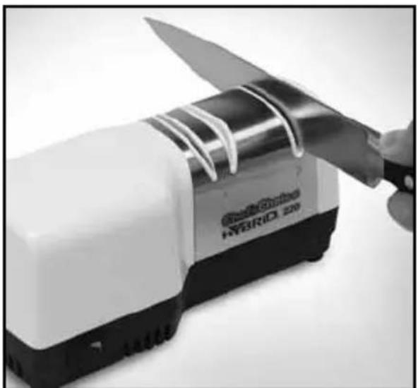 Chef's Choice Hybrid Diamond Hone CC220 - rEsHarPEning tHE KniFE EDGE - 2