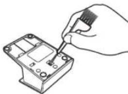 PANASONIC ERFGP82 - De laadhouder reinigen - 2