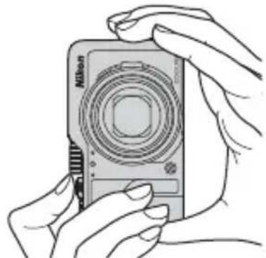 NIKON Coolpix A1000 - Tenez fermement l'appareil photo. - 2