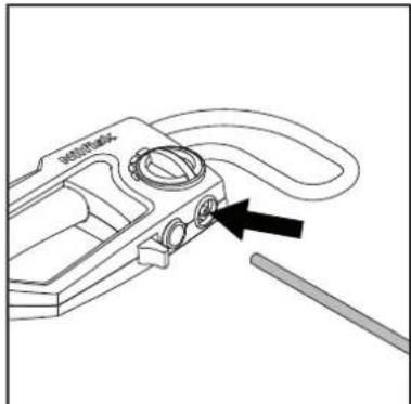 NILFISK C&C Tornado - Podlaczanie elastycznégo przewodu detergentu do uchwytu natryskowej - 1