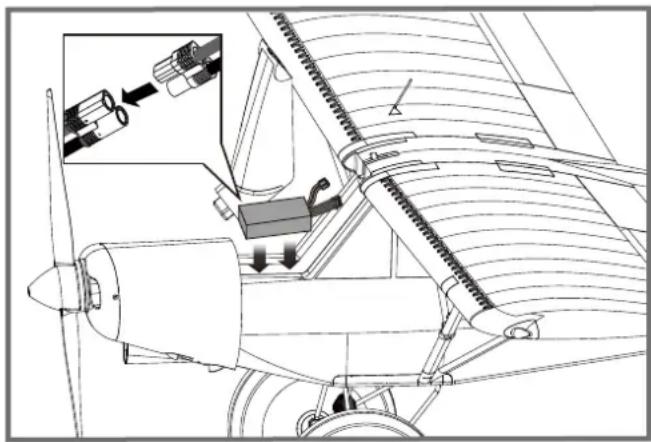 FMS PA18 Super Cub - Einsetzen des Akkus - 1