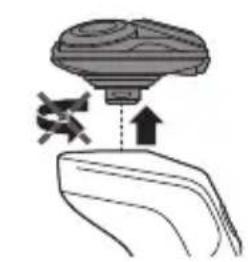 PHILIPS Series 6000 S6640 - Removing or attaching click-on attachments - 1