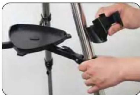CELESTRON SkyProdigy 130 - Anbringung des Handsteuerungshalters - 1