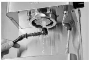 Solis Barista Gran Gusto 1014 - CLEANING THE FILTER INSERTS, THE PORTAFILTER AND THE BREWING HEAD - 1