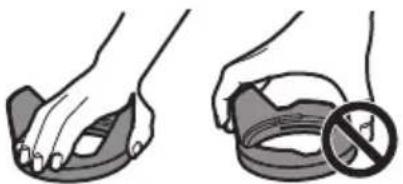 PANASONIC Lumix SX50 - Attaching the lens hood - 1