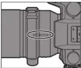 PANASONIC Lumix SR70200 - 3三脚座回転止めねじ を引きながら、三脚 座を開いて取り外す - 2